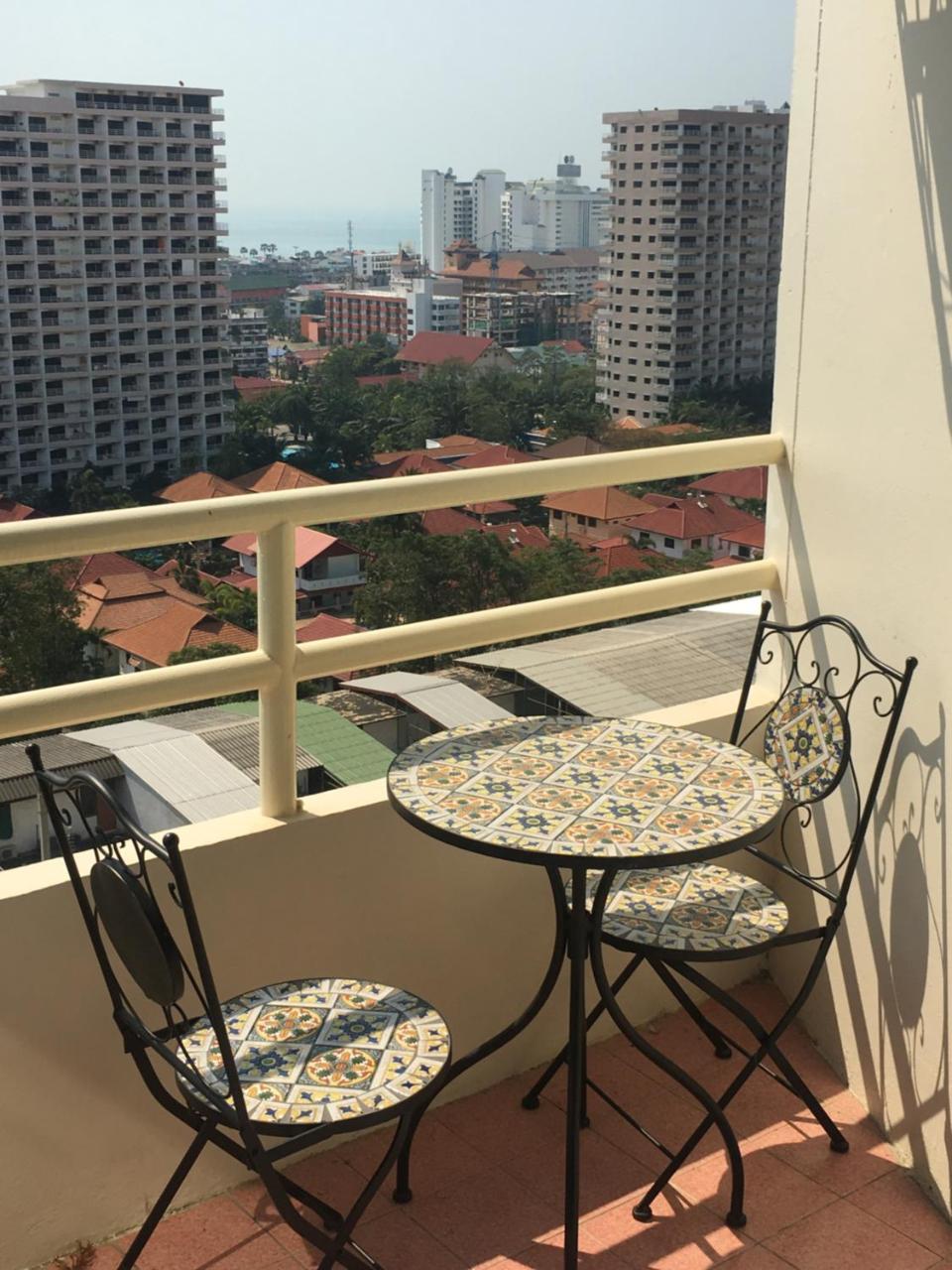 View Talay 1B Holidays Pattaya Eksteriør billede